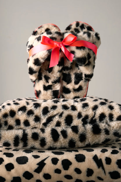 Cream with Black Cheetah Faux Fur Blanket